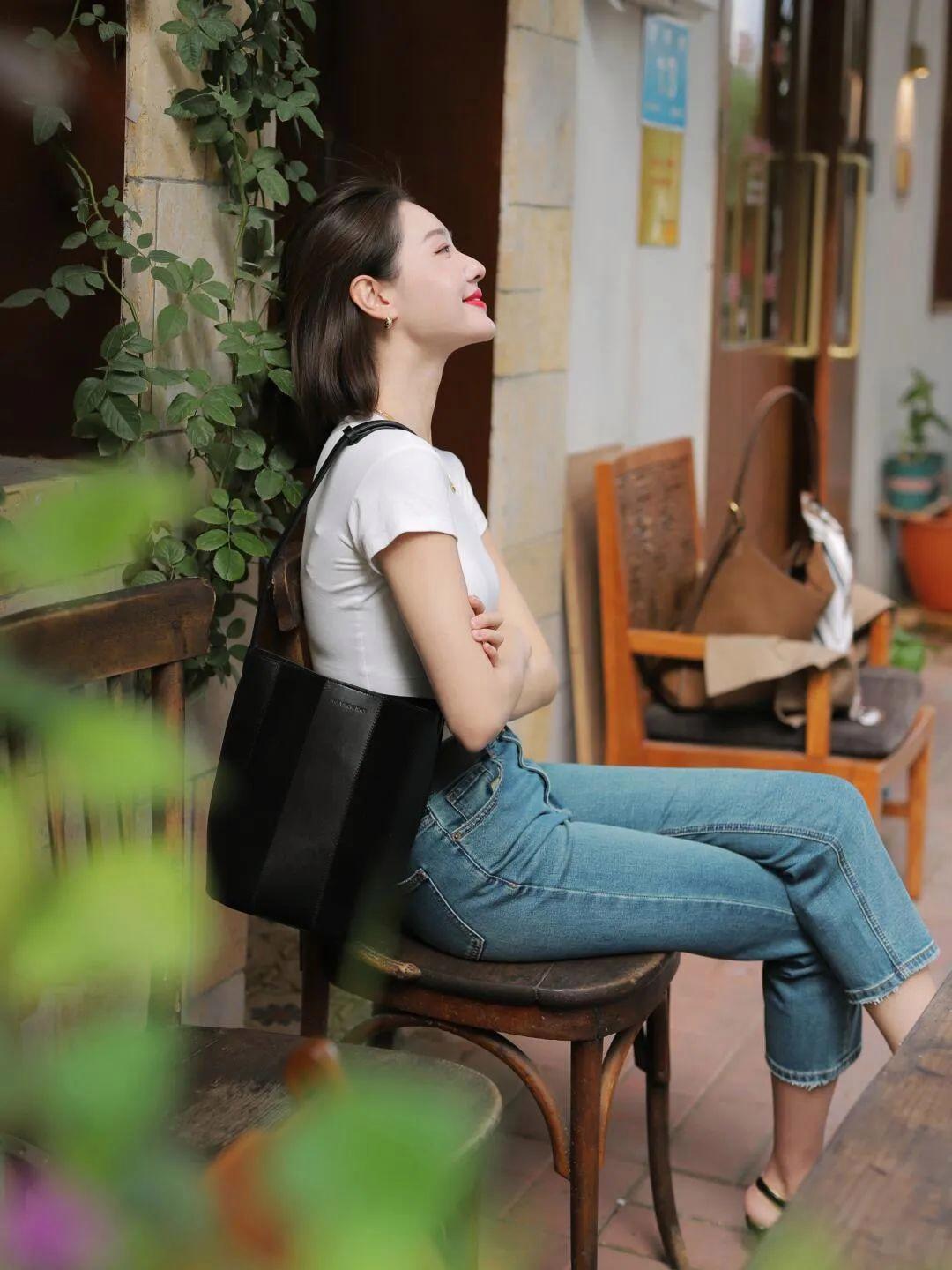 穿牛仔裤拍照,9个姿势,时尚好看,拍照身材好、气质佳