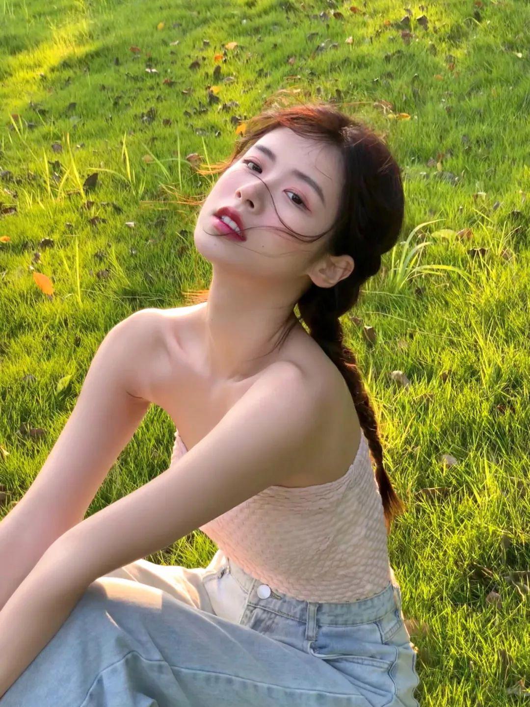 草坪拍照姿势，9个技巧，漂亮身材好，绝美又自然