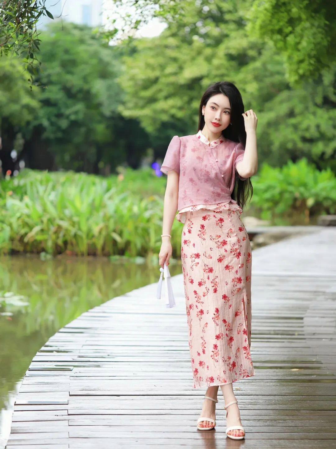 旅行穿裙子拍照，7个拍照姿势可以学，上镜自然、气质好看