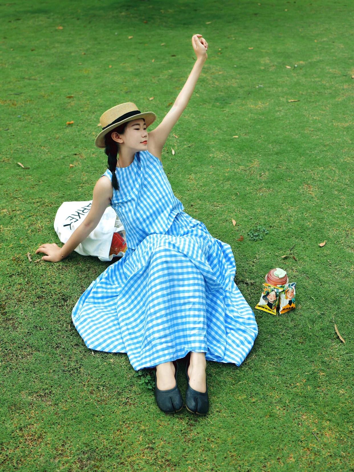 草坪拍照姿势,动作越大越好看,9个好看草地姿势学起来