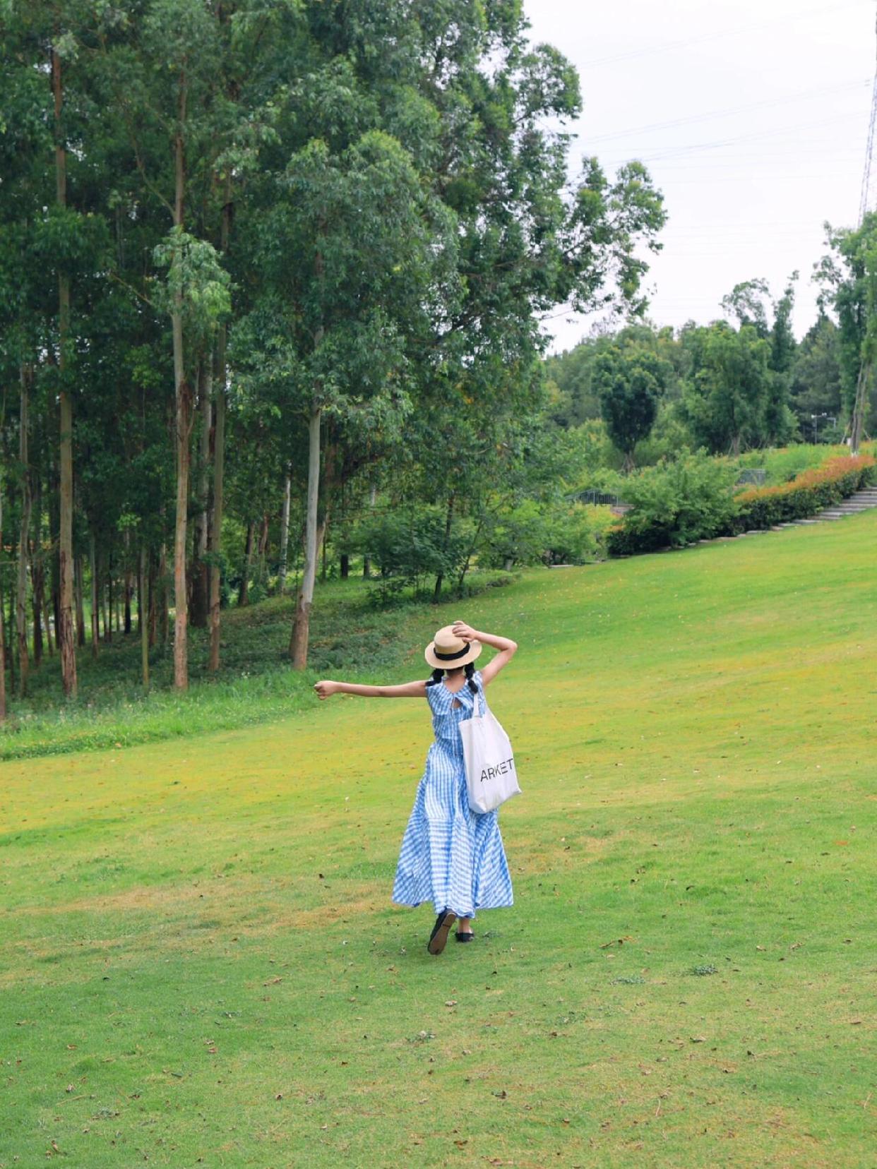 草坪拍照姿势,动作越大越好看,9个好看草地姿势学起来