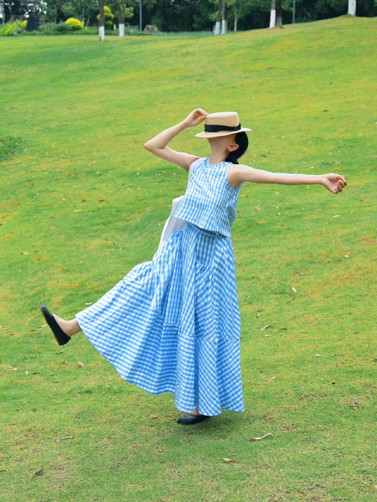 草坪拍照姿势,动作越大越好看,9个好看草地姿势学起来