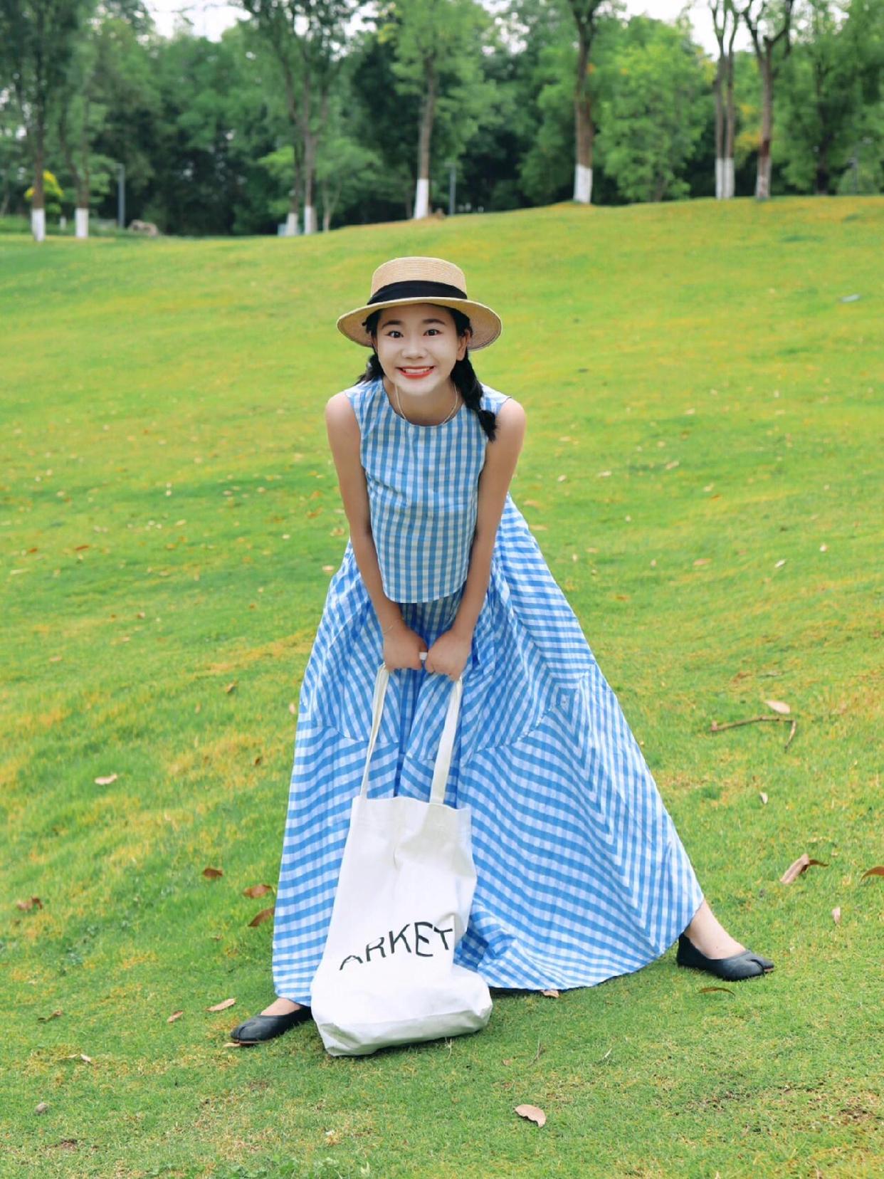 草坪拍照姿势,动作越大越好看,9个好看草地姿势学起来