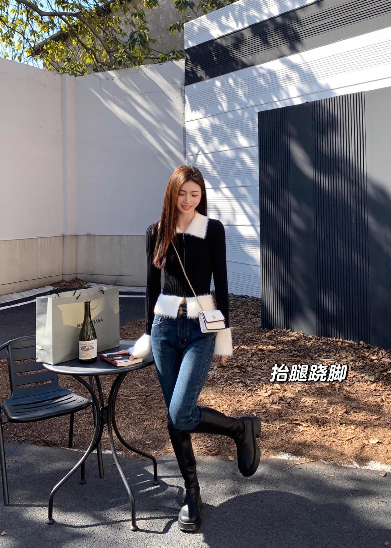 8个万能站姿拍照pose,简约大方很上镜,拍照不费片