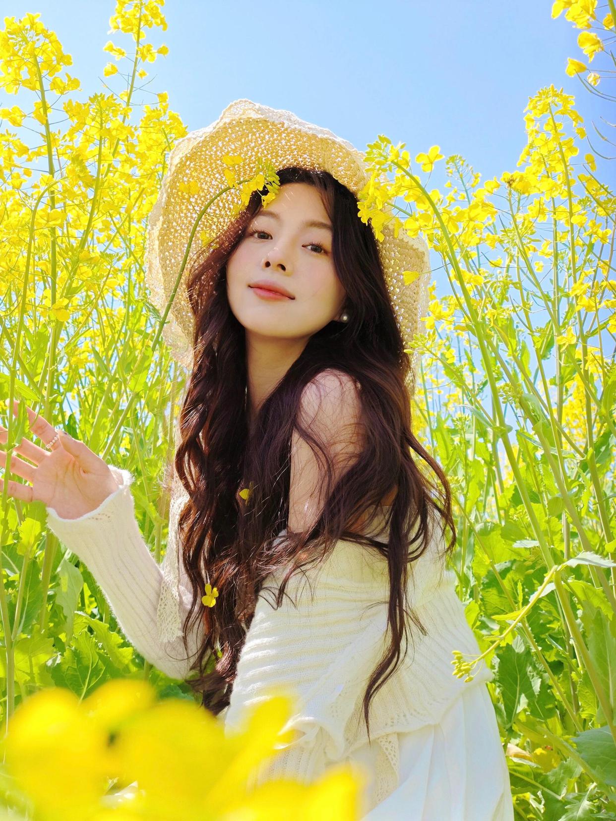 春天油菜花拍照,7个拍照姿势,拍照花美仁更美