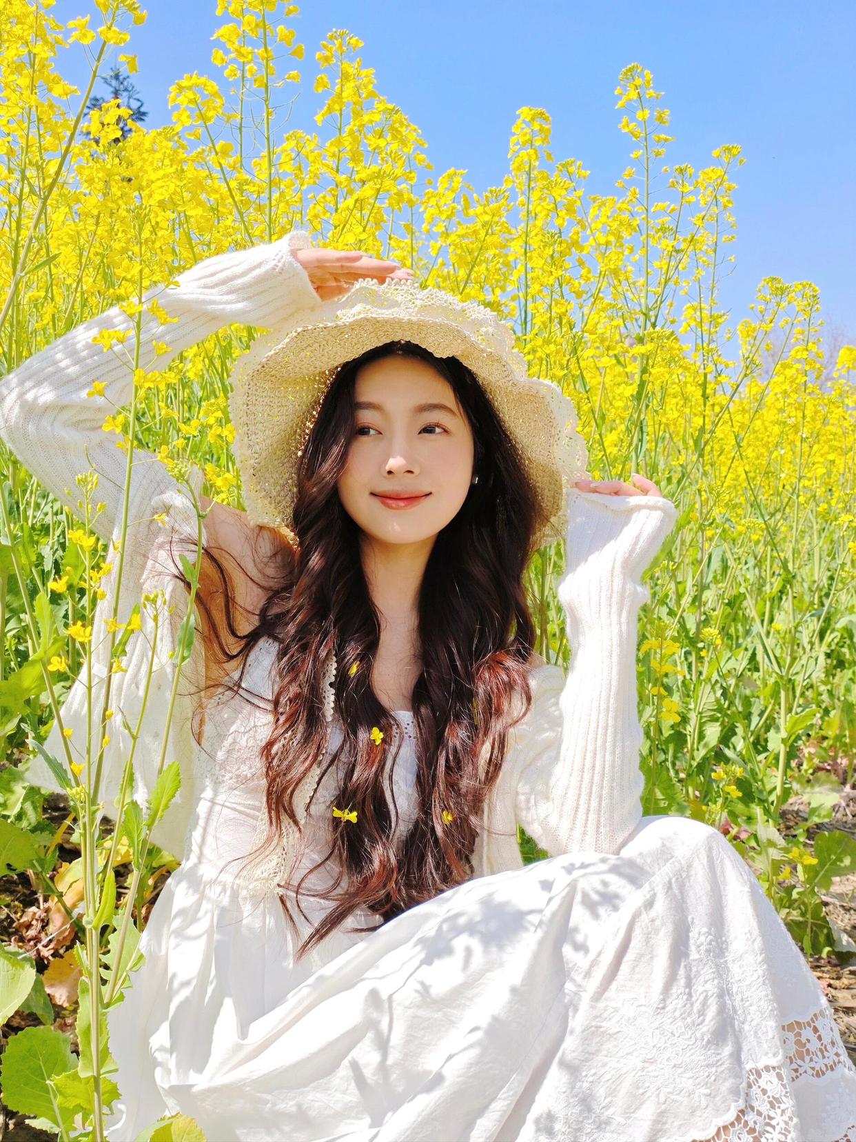 春天油菜花拍照,7个拍照姿势,拍照花美仁更美