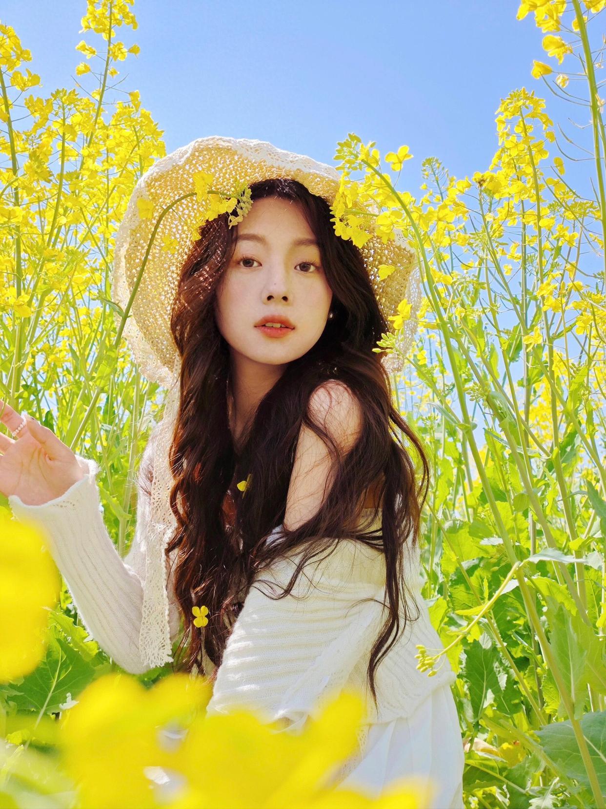 春天油菜花拍照,7个拍照姿势,拍照花美仁更美