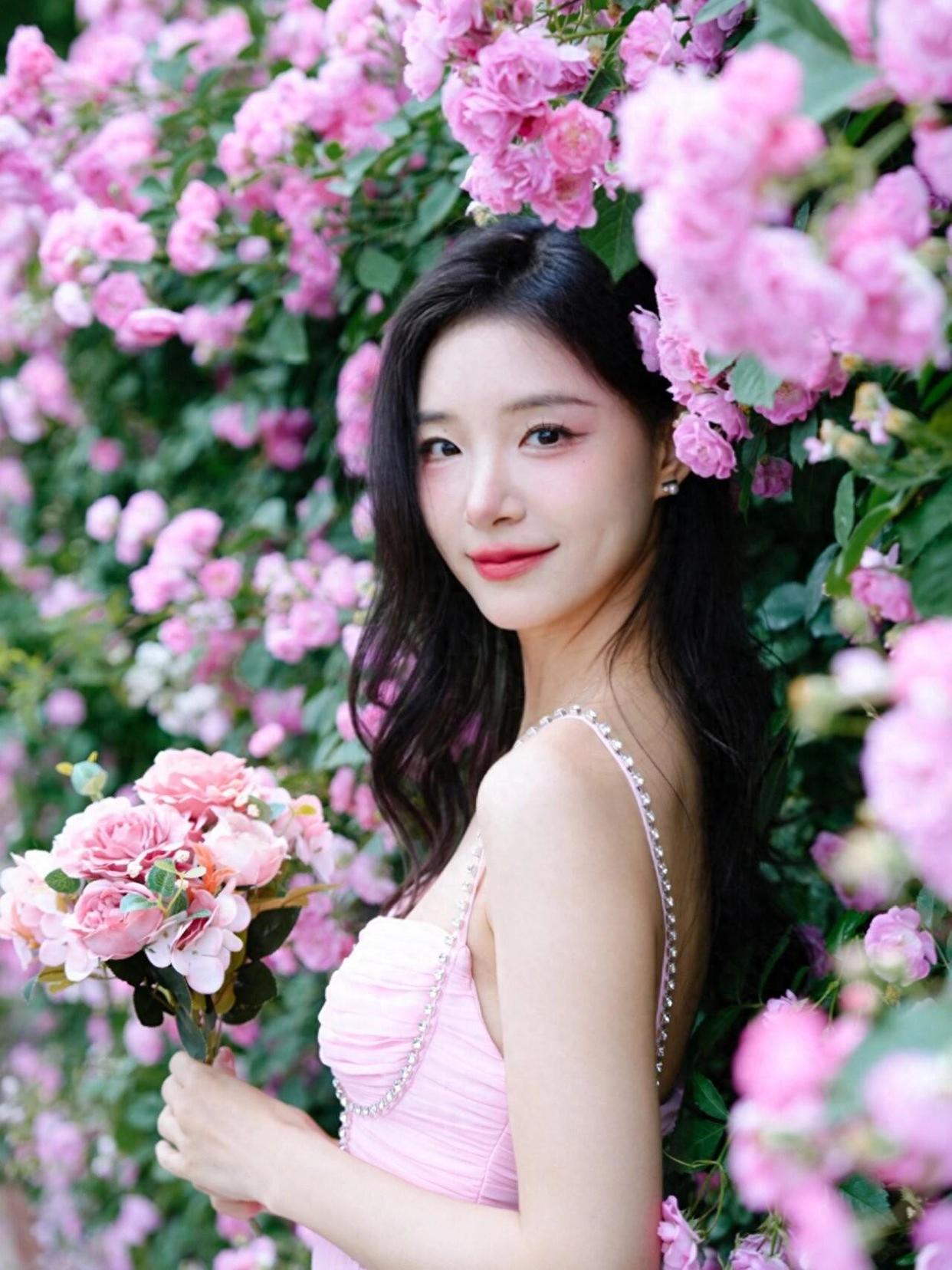 7个春天拍花姿势,简约好看,拍花花美仁更美