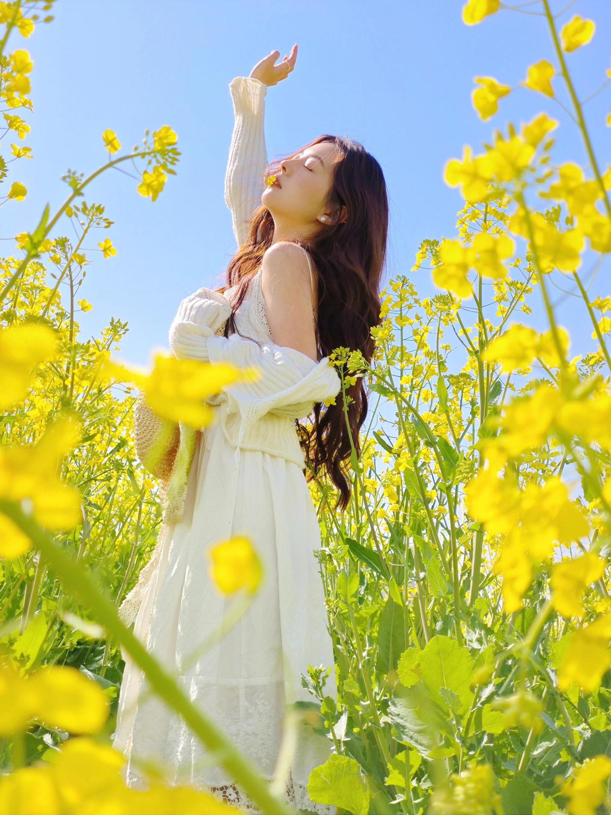 春天油菜花拍照,7个拍照姿势,拍照花美仁更美