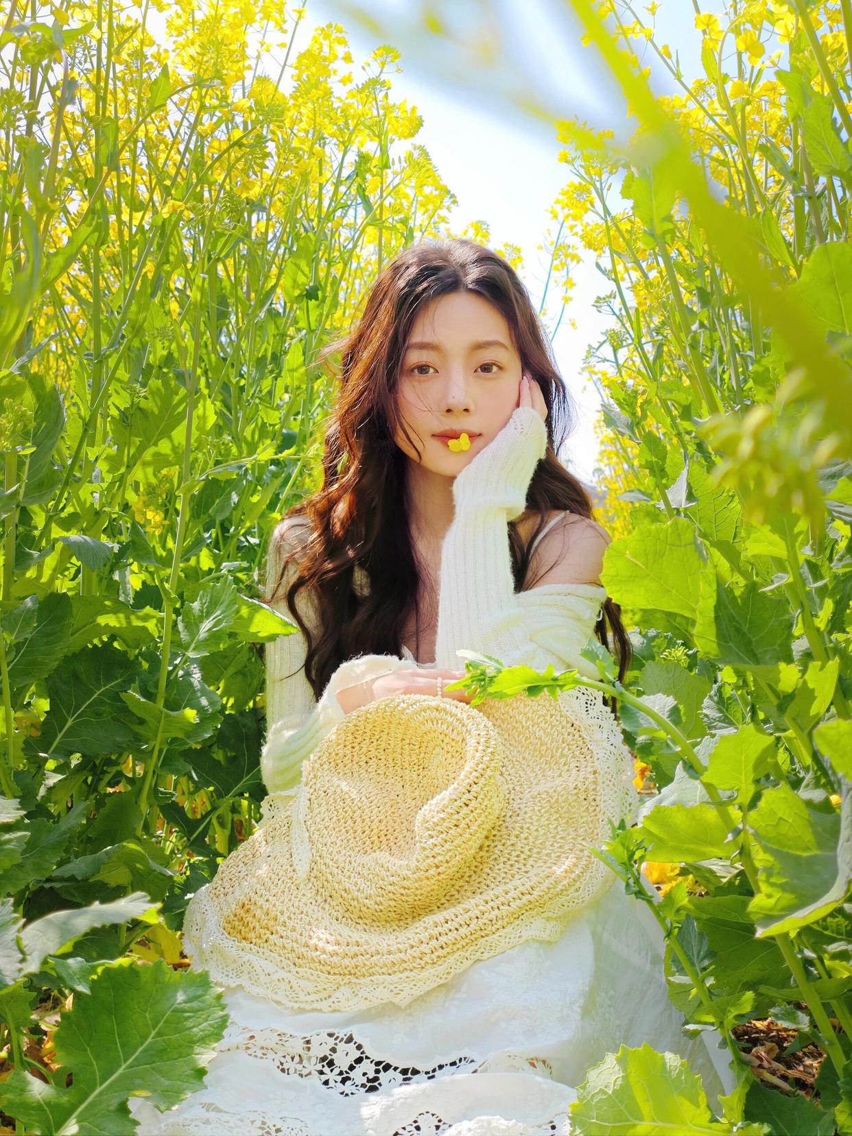 春天油菜花拍照,7个拍照姿势,拍照花美仁更美