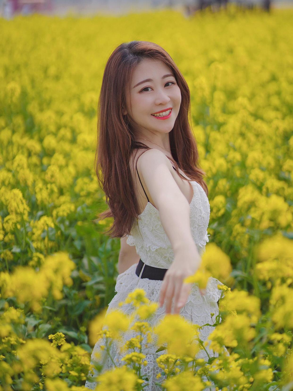 油菜花海怎么拍,9个拍照姿势,轻松拍出好看氛围感