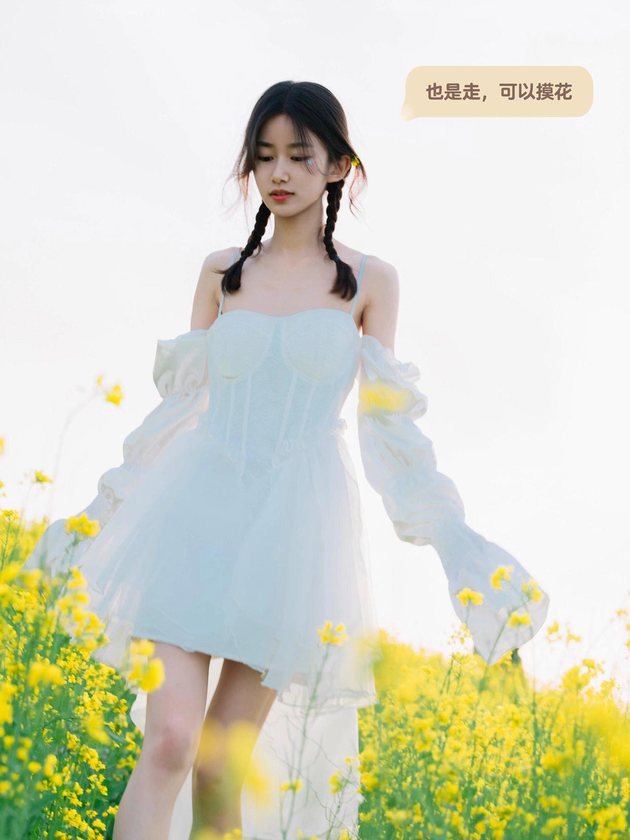 14个油菜花拍照姿势,油菜花这样拍,好看又有氛围感