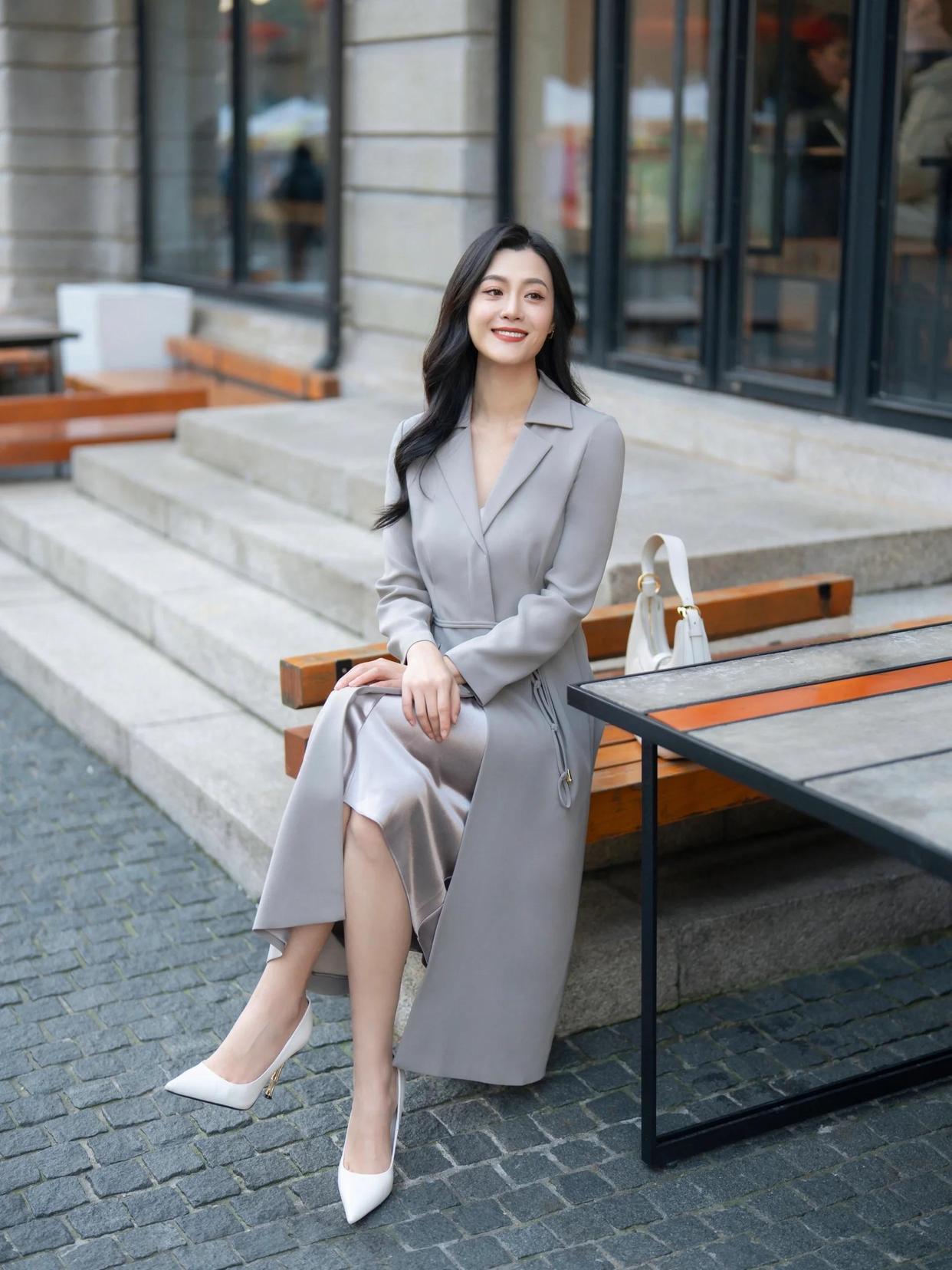 日常拍照,如何摆姿势更加分?7个动作拍照气质漂亮又落落大方