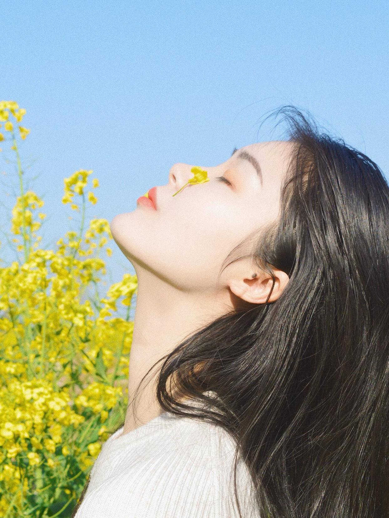 油菜花海怎么拍,9个拍照姿势,轻松拍出好看氛围感