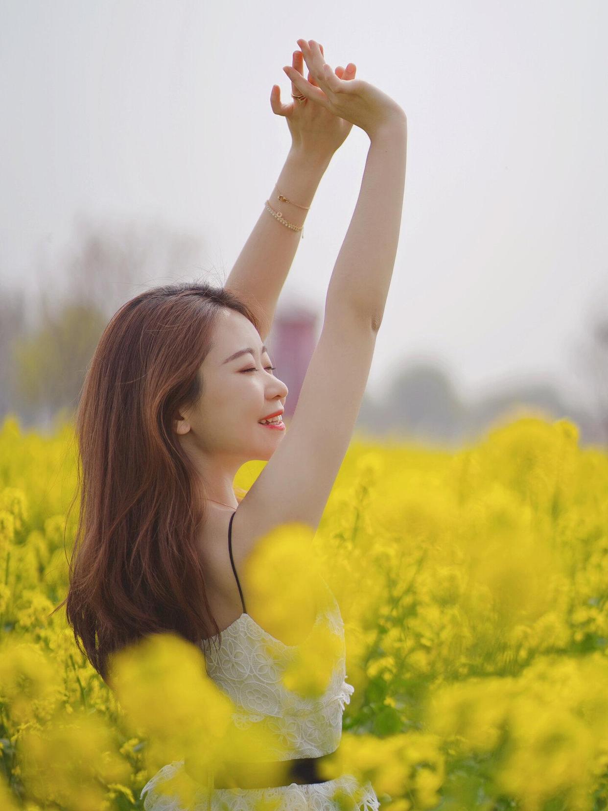 油菜花海怎么拍,9个拍照姿势,轻松拍出好看氛围感