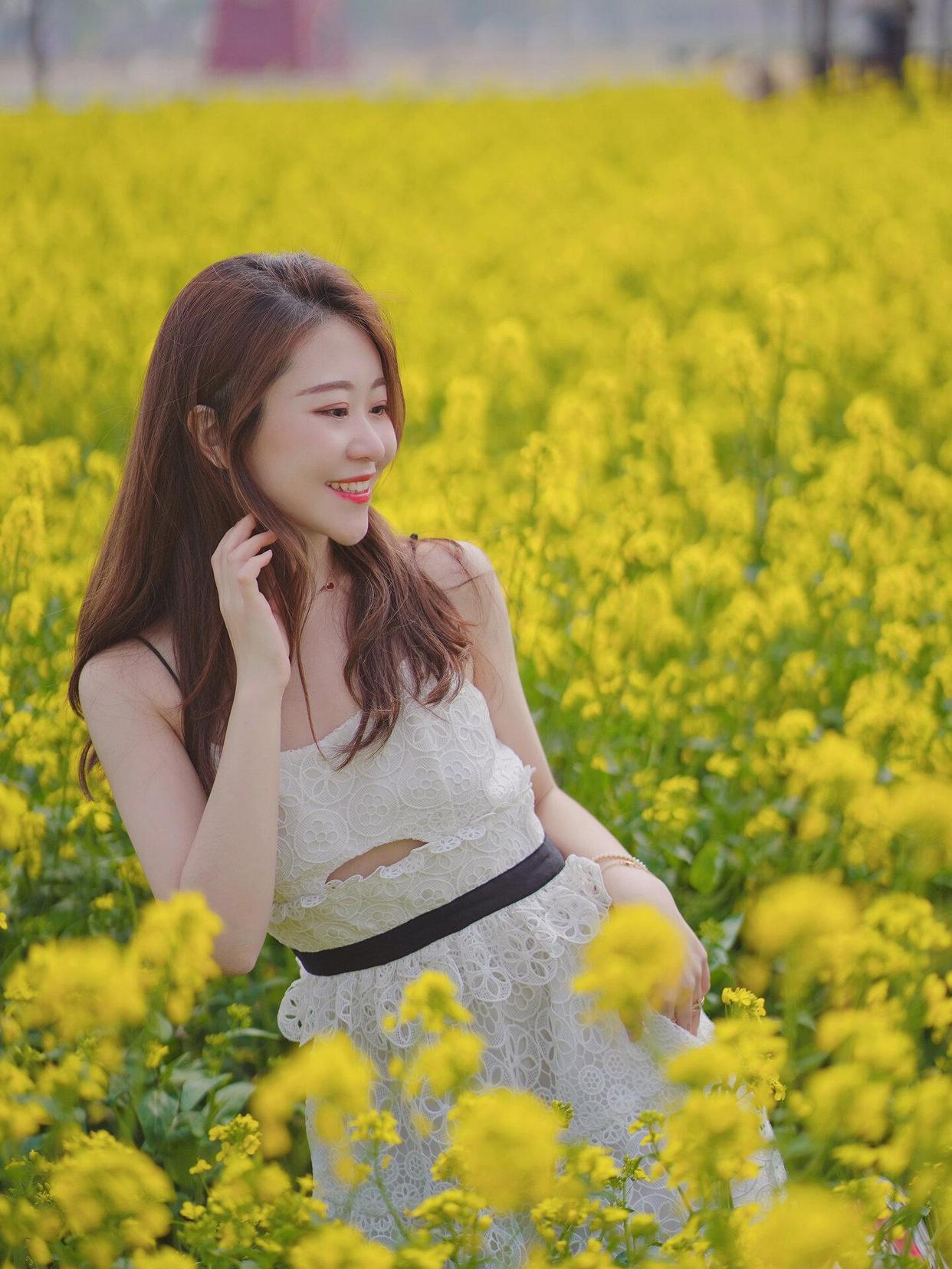 油菜花海怎么拍,9个拍照姿势,轻松拍出好看氛围感