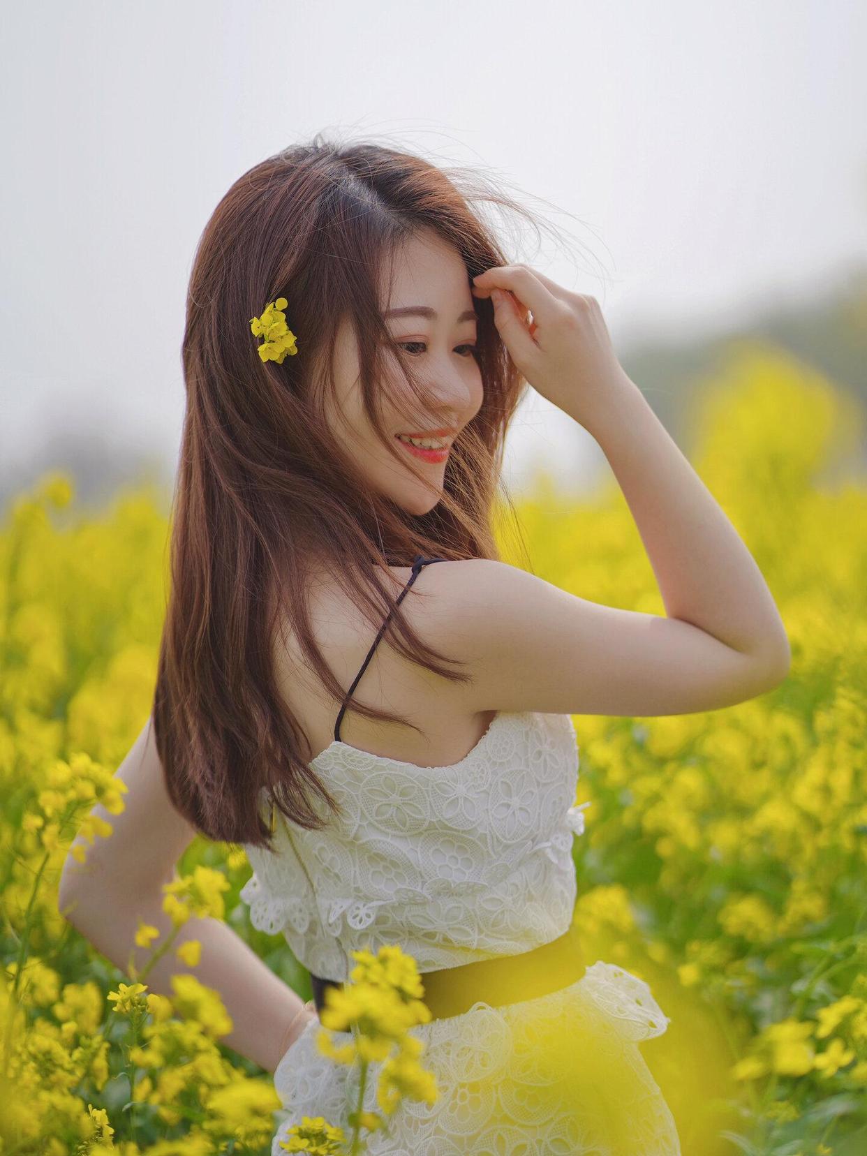 油菜花海怎么拍,9个拍照姿势,轻松拍出好看氛围感