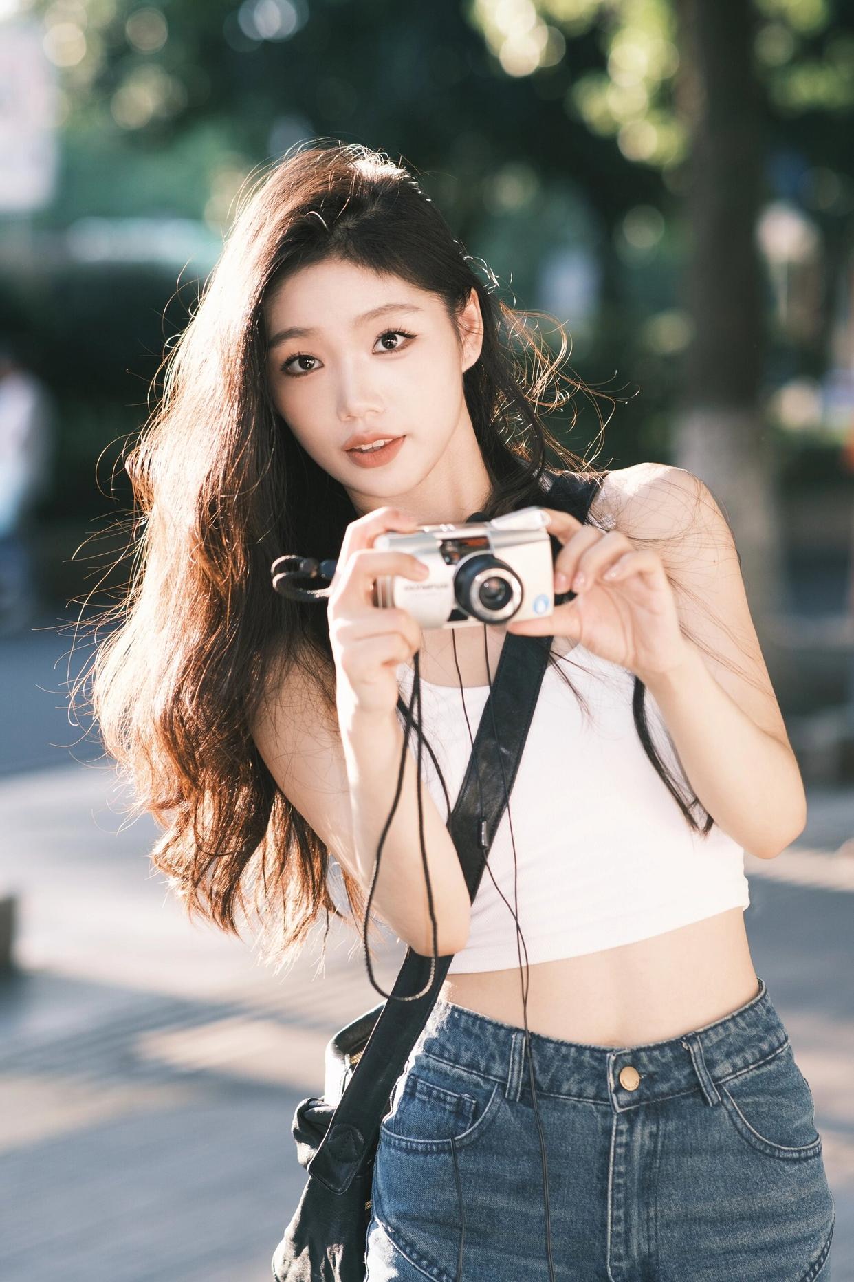 9个拍照姿势,外出拍照这样摆,轻松拍出自然松弛感