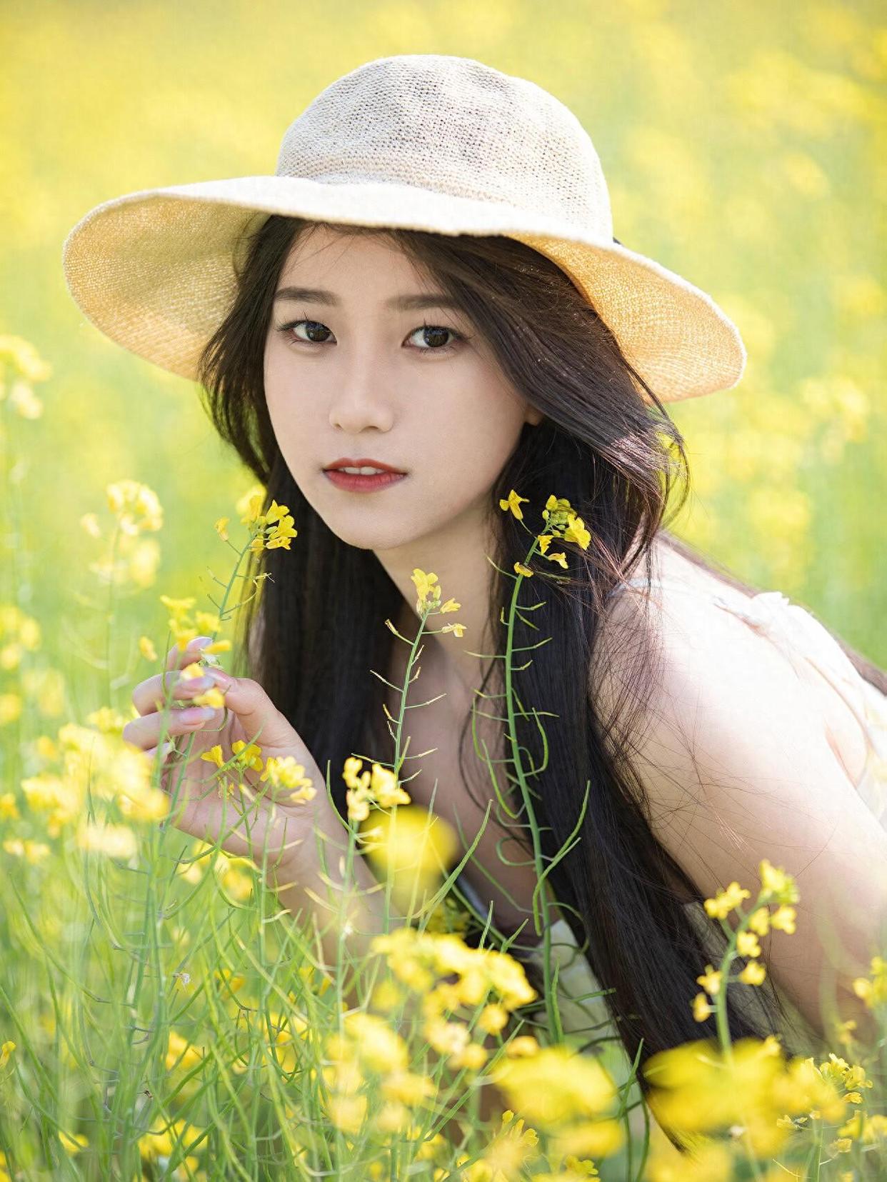 油菜花海怎么拍,9个拍照姿势,轻松拍出好看氛围感