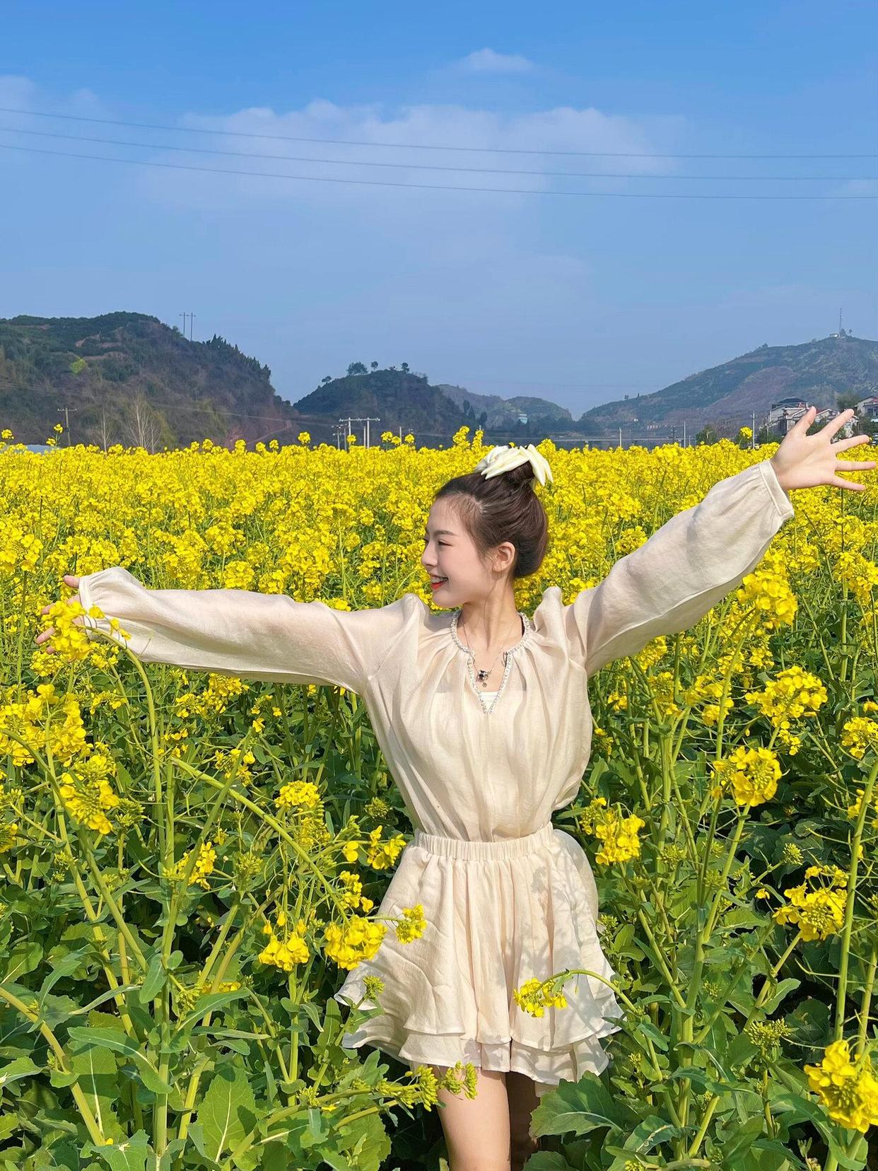 14个油菜花拍照姿势,油菜花这样拍,好看又有氛围感