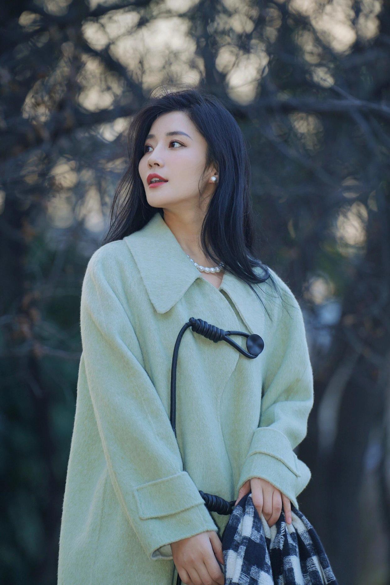 怎么拍照自然，姿势这样摆，照片这样拍，好看又出圈