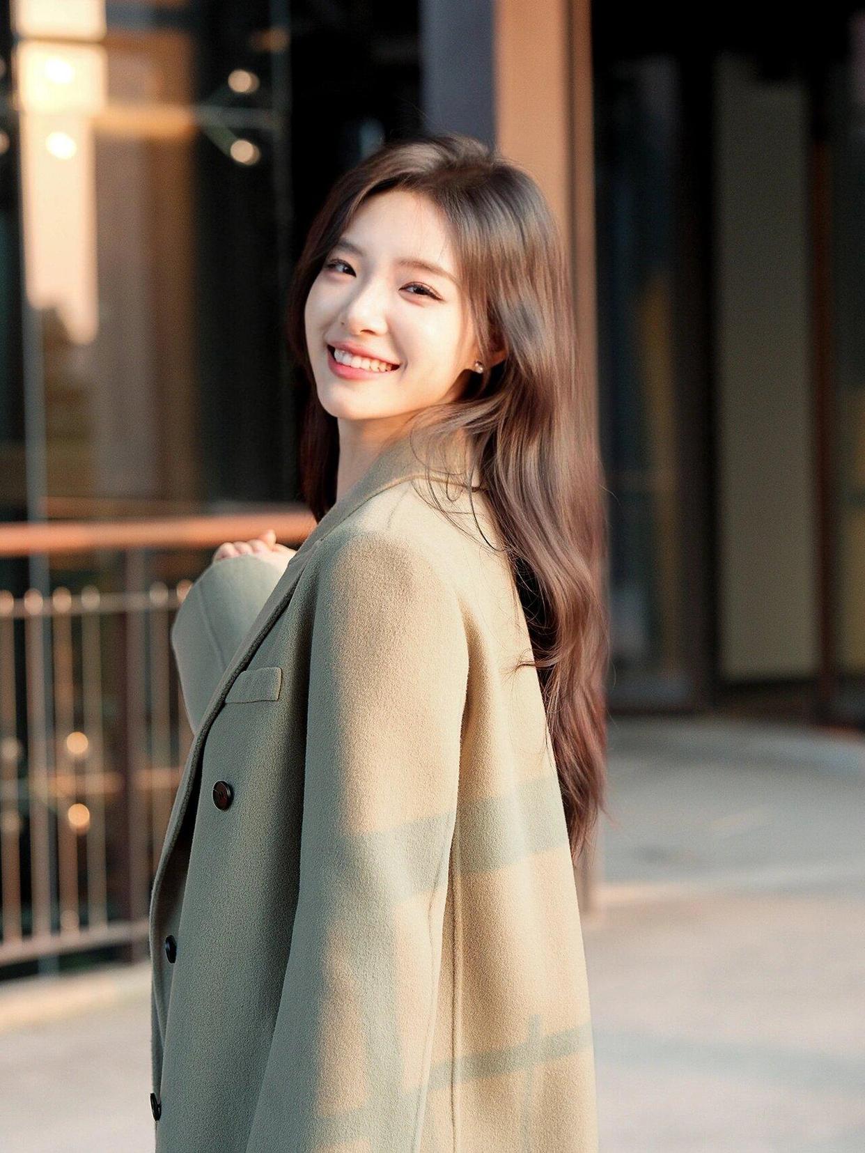 拍照用得上，这9个拍照姿势好看又自然，建议学习收藏