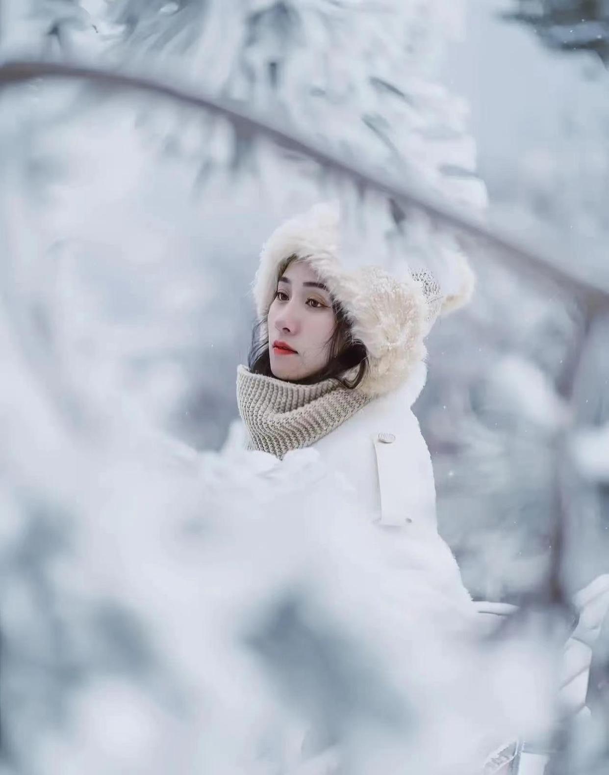 雪地人像摄影，这些姿势和技巧，出片率高人也美