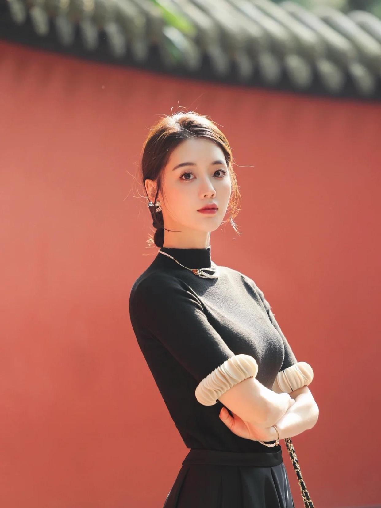 绿瓦红墙处如何拍人像？8个技巧学起来，拍照端正大方很有气质