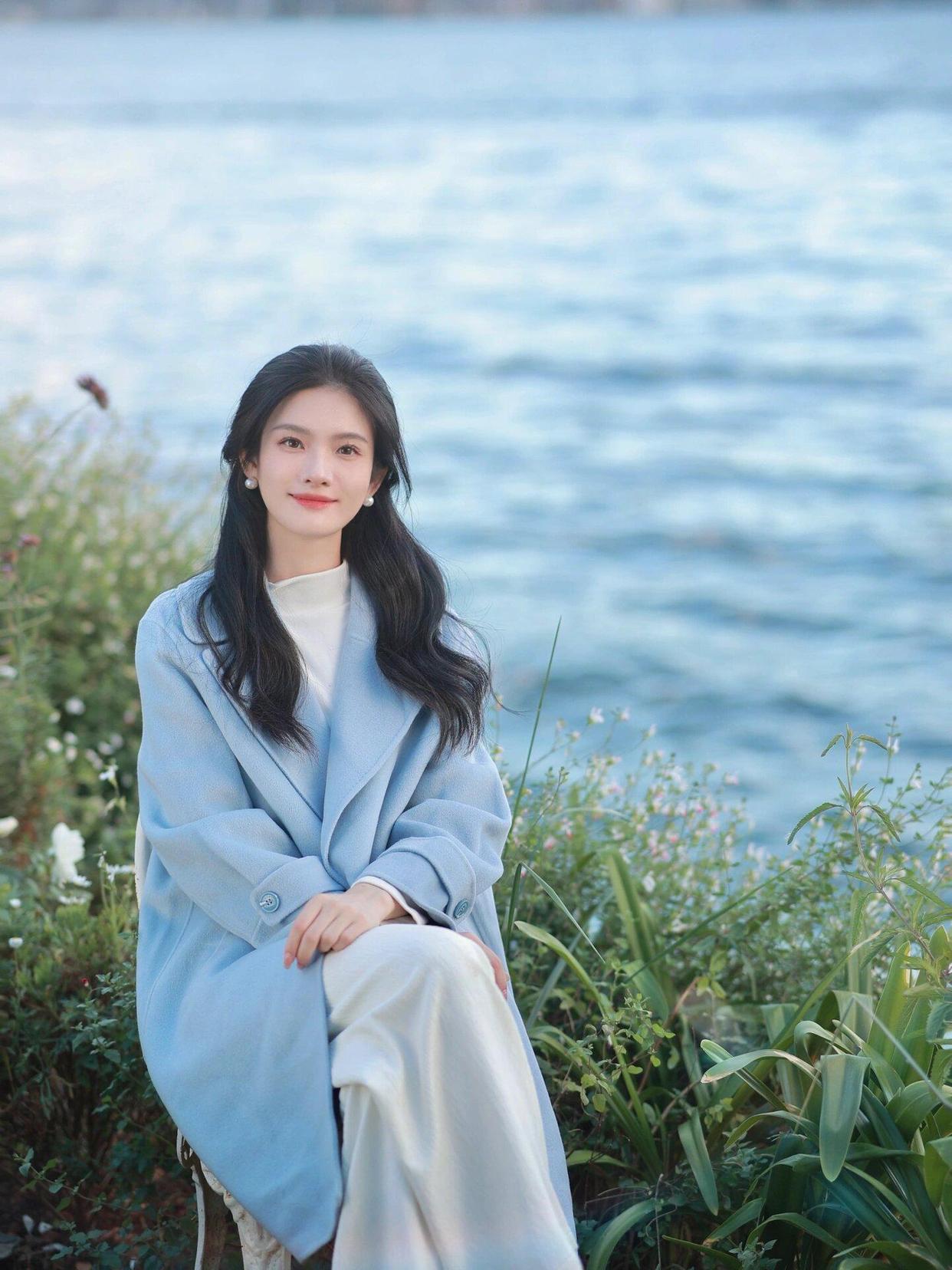 拒绝剪刀手，中年女士7个手部姿势，拍照优雅自然又好看