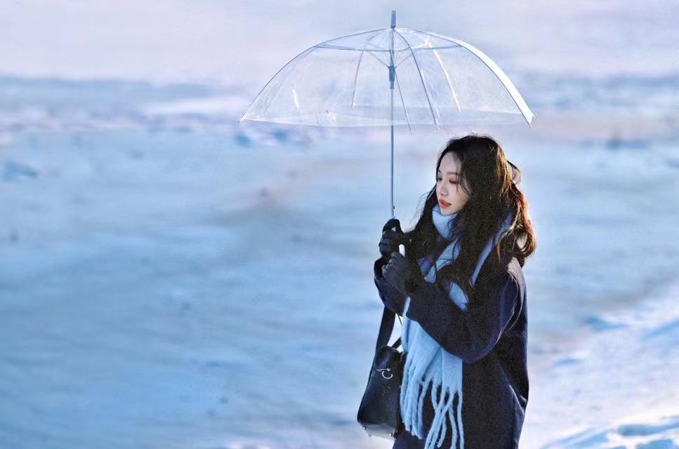 雪地人像摄影，这些姿势和技巧，出片率高人也美