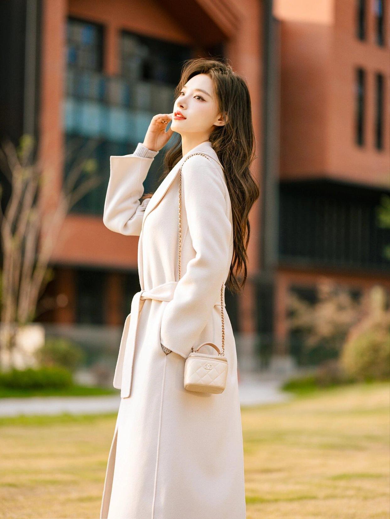 拍照用得上，这9个拍照姿势好看又自然，建议学习收藏