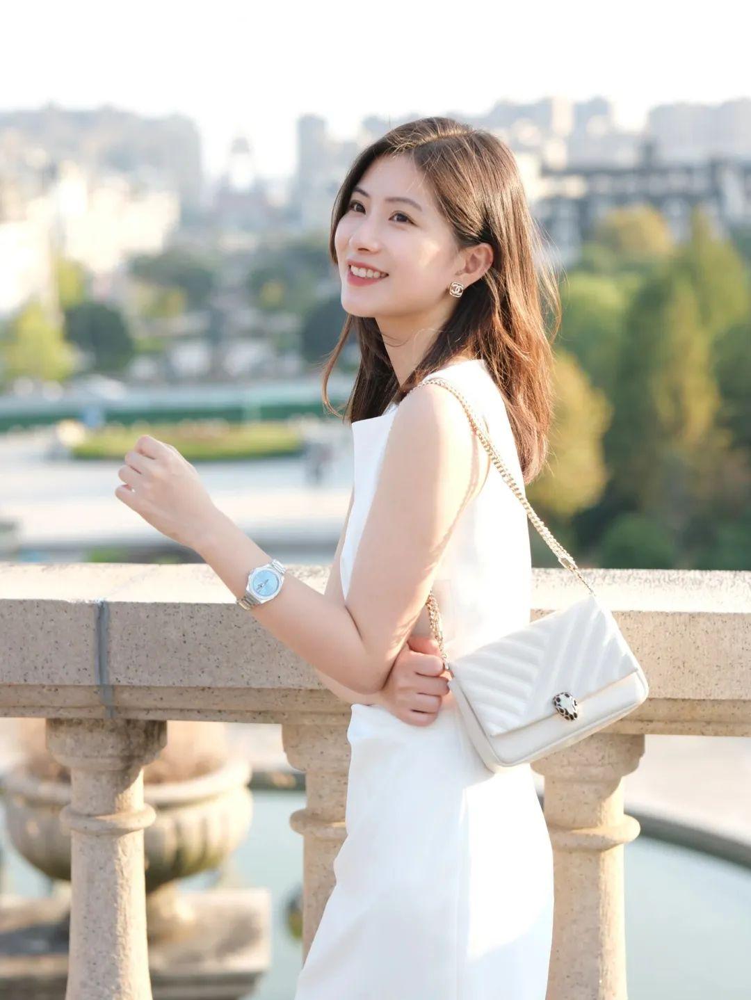 适合在外拍照9个姿势,一看就会,拍照自然漂亮