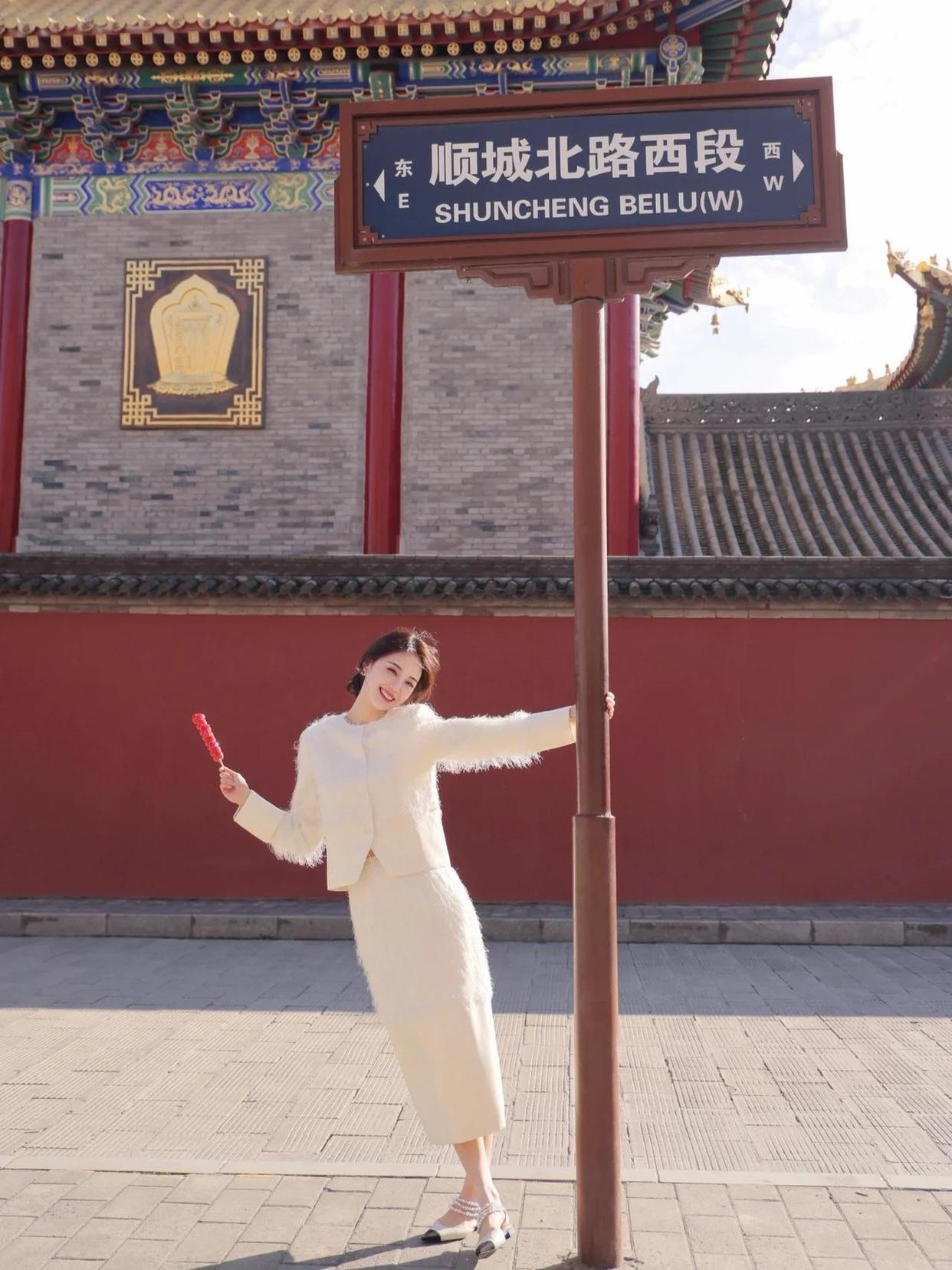 绿瓦红墙处如何拍人像？8个技巧学起来，拍照端正大方很有气质