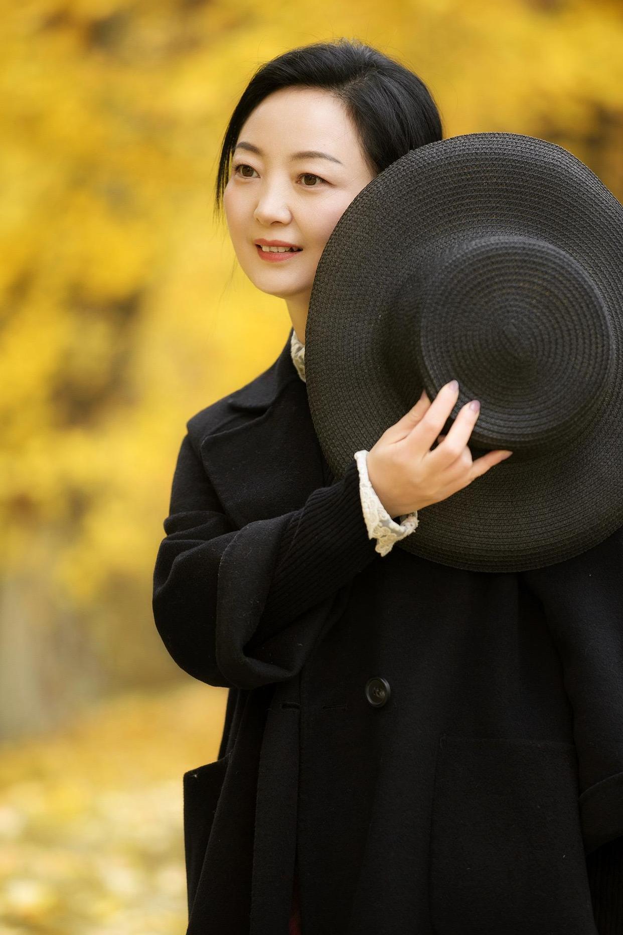 姐姐拍照，这些简洁利落的姿势，拍照落落大方很优雅