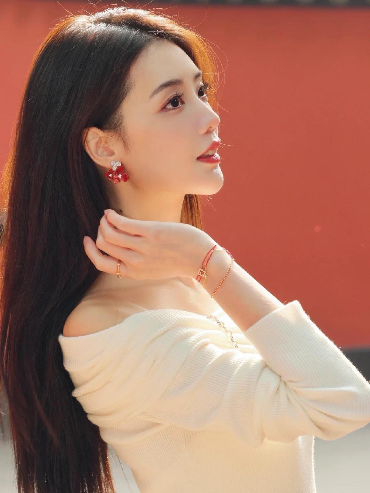 绿瓦红墙处如何拍人像？8个技巧学起来，拍照端正大方很有气质