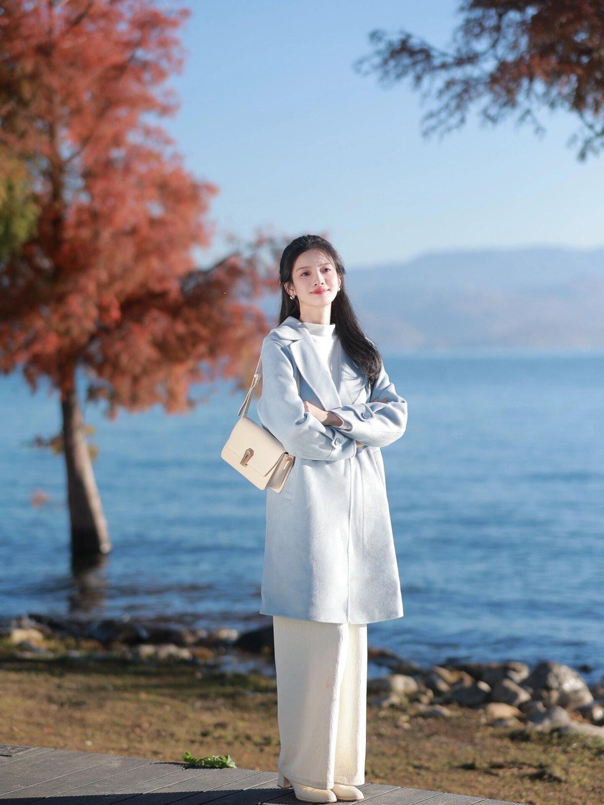 拒绝剪刀手，中年女士7个手部姿势，拍照优雅自然又好看