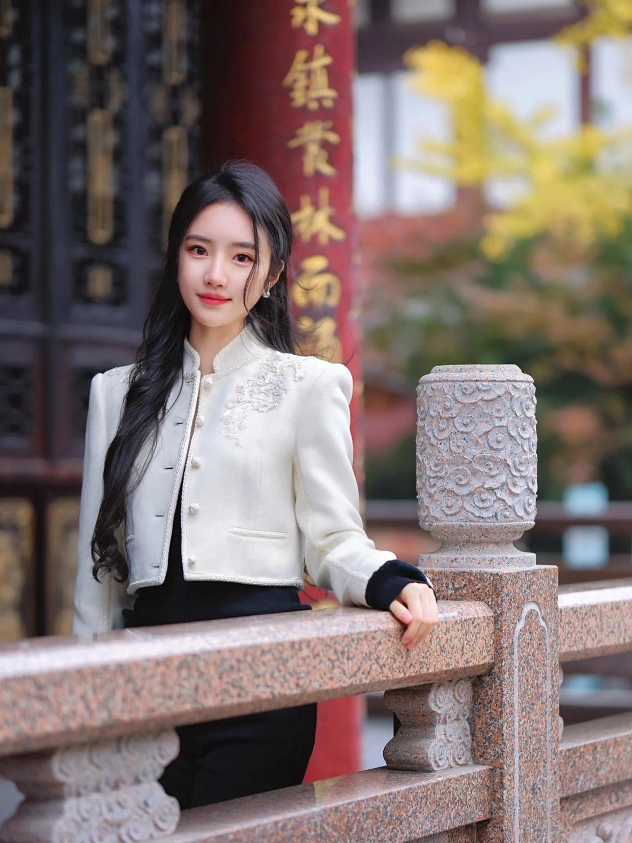 绿瓦红墙处如何拍人像？8个技巧学起来，拍照端正大方很有气质