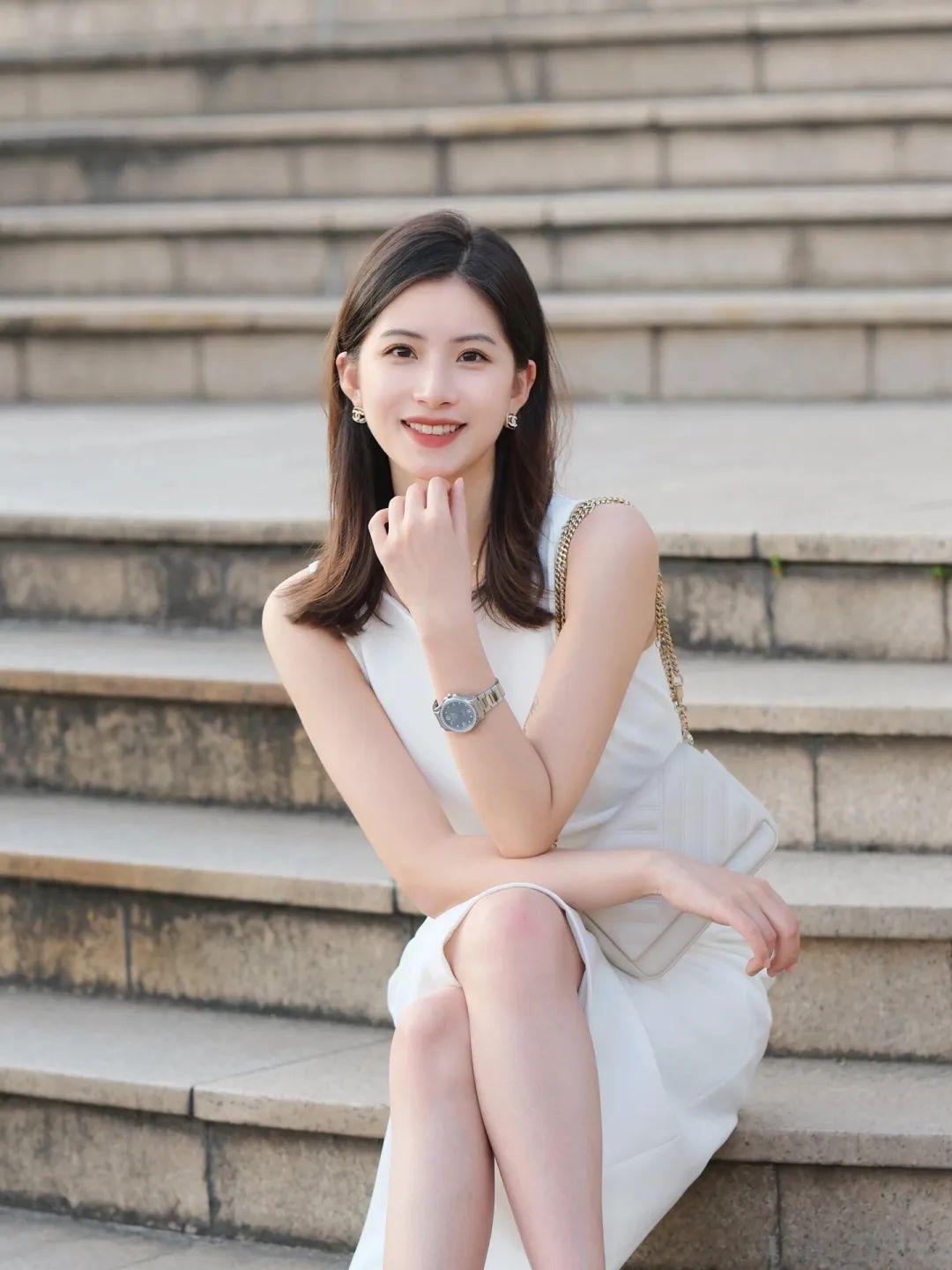 适合在外拍照9个姿势,一看就会,拍照自然漂亮