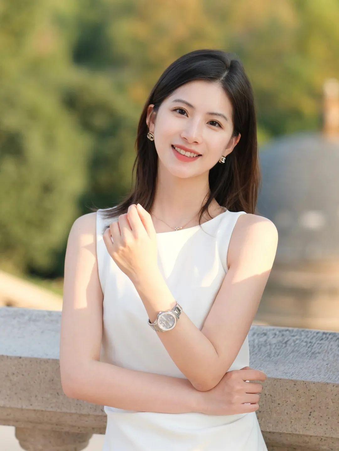 适合在外拍照9个姿势,一看就会,拍照自然漂亮