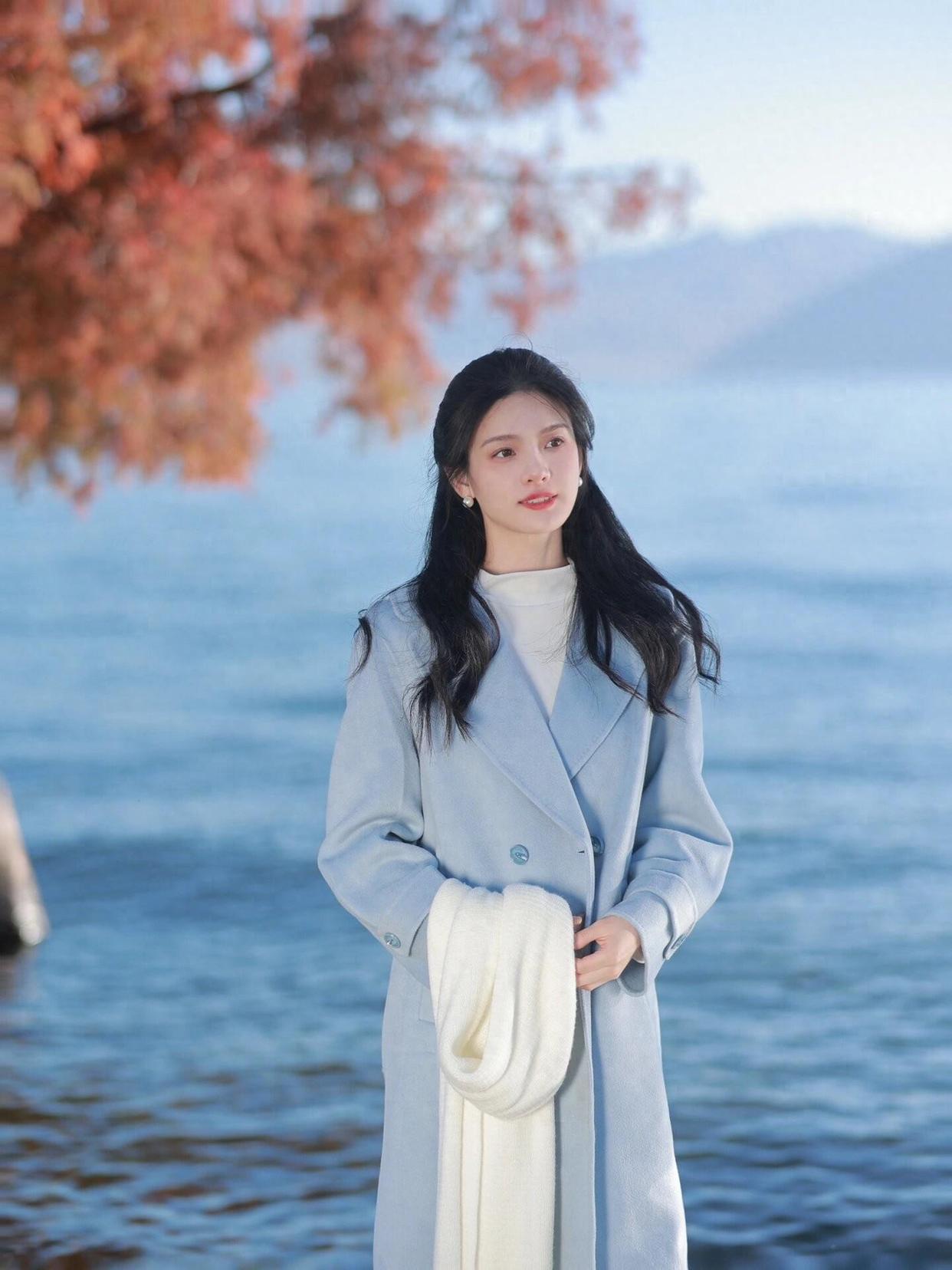 拒绝剪刀手，中年女士7个手部姿势，拍照优雅自然又好看