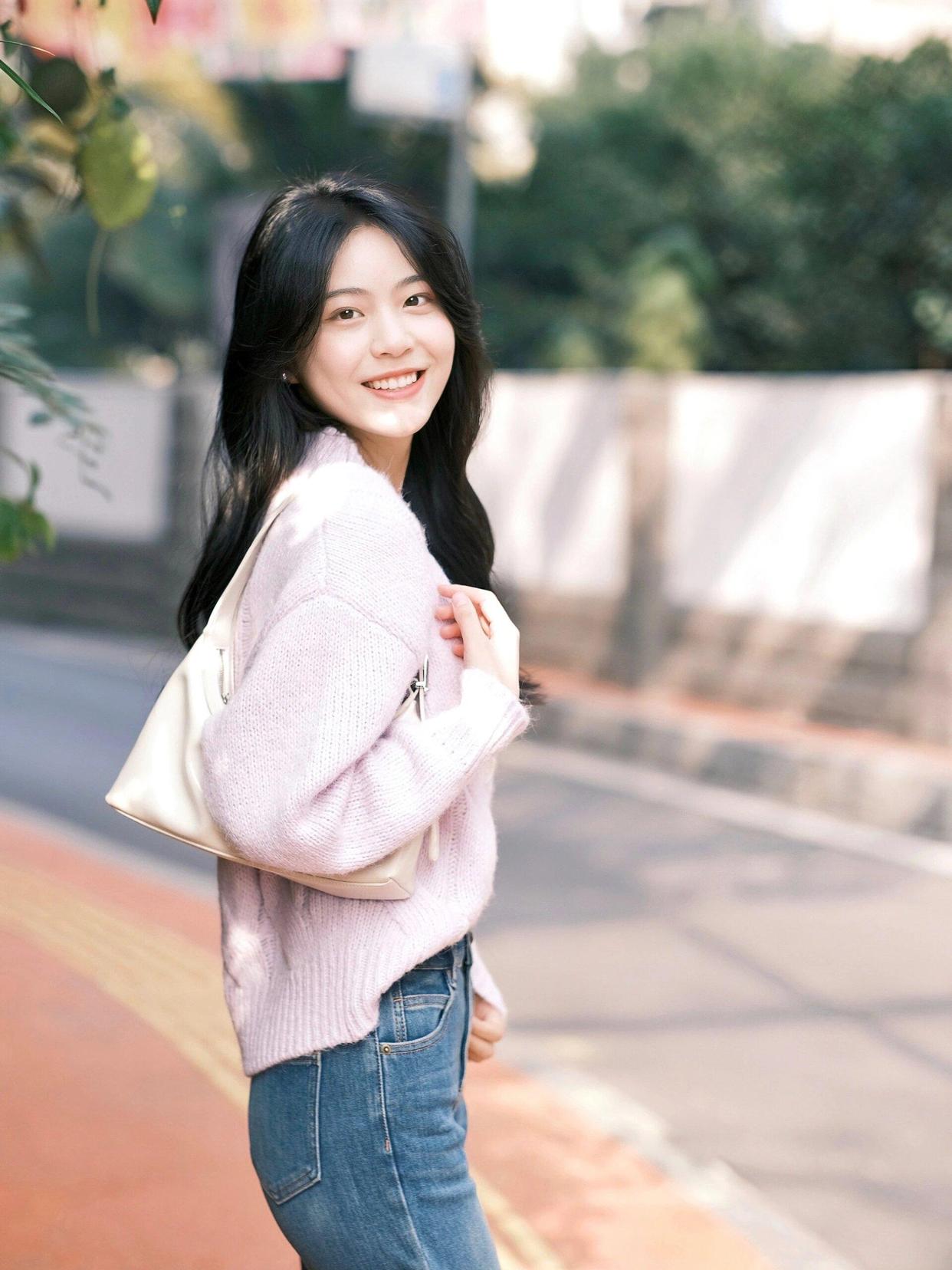 在外拍照，8个拍照姿势学起来，拍照自然上镜、温柔好看