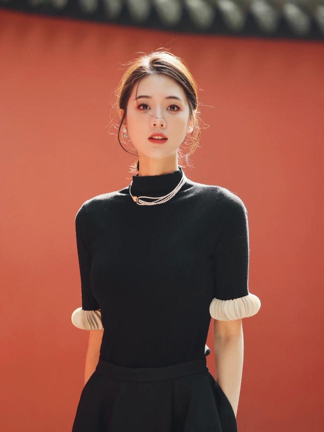 绿瓦红墙处如何拍人像？8个技巧学起来，拍照端正大方很有气质