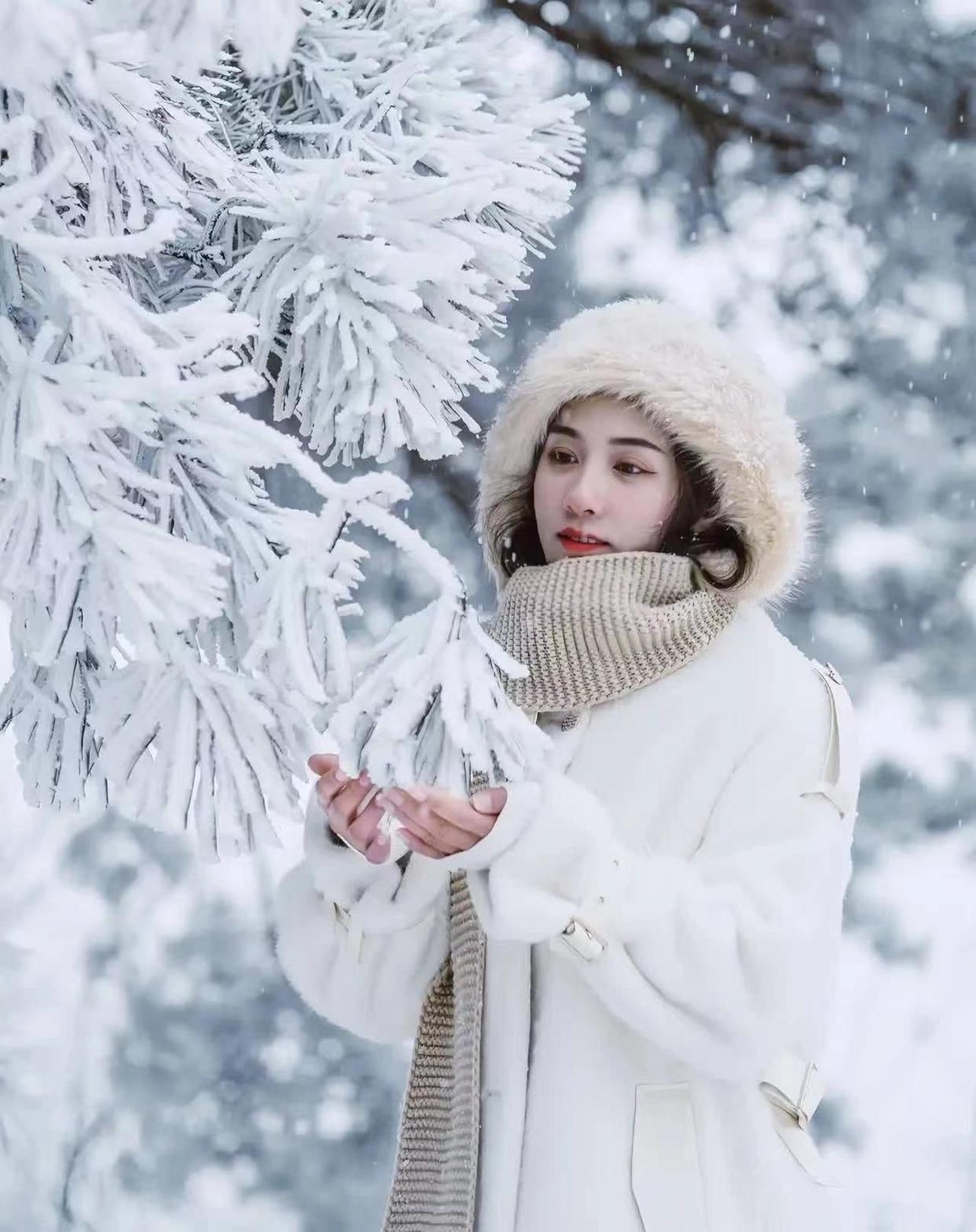 雪地人像摄影，这些姿势和技巧，出片率高人也美