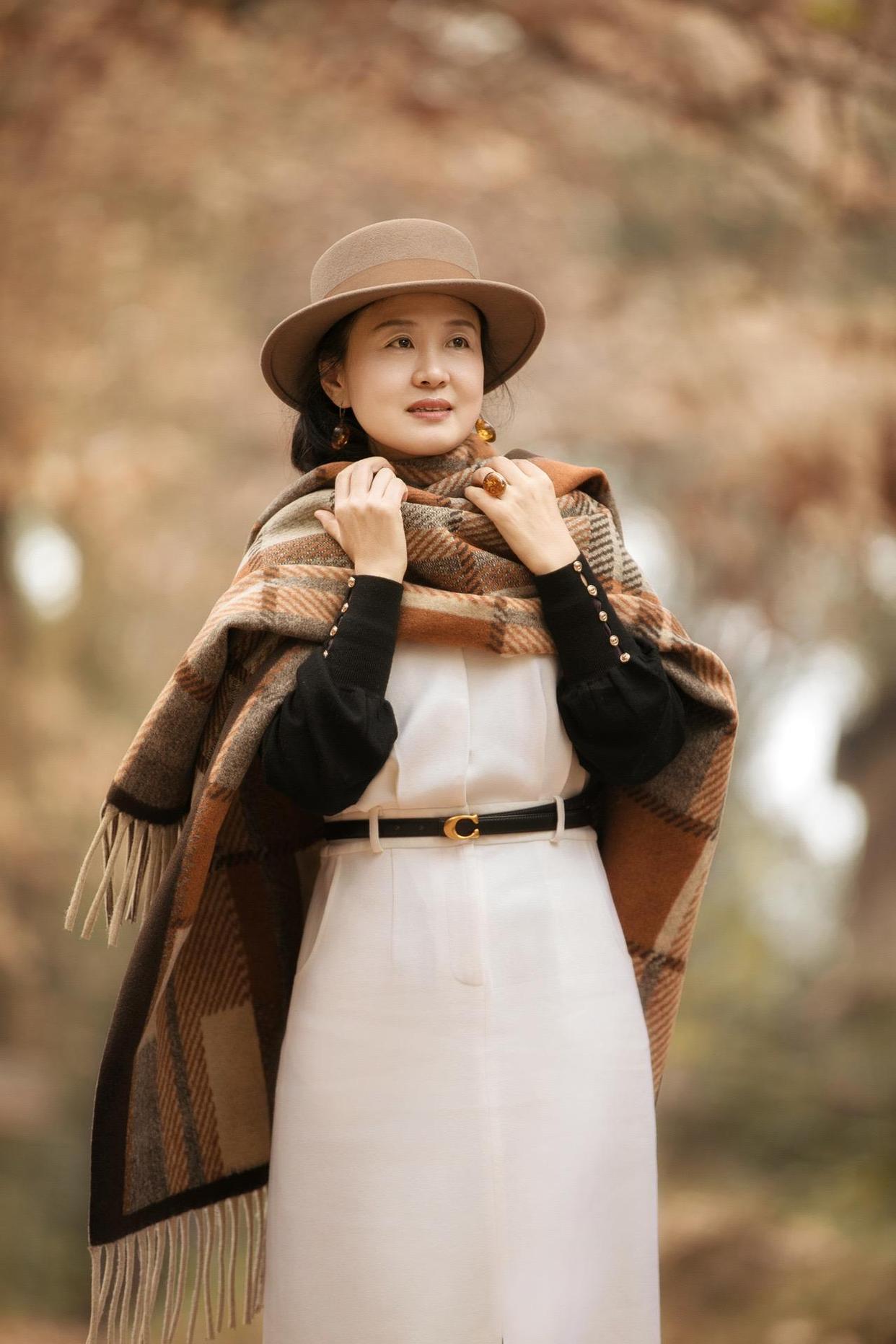 姐姐拍照，这些简洁利落的姿势，拍照落落大方很优雅