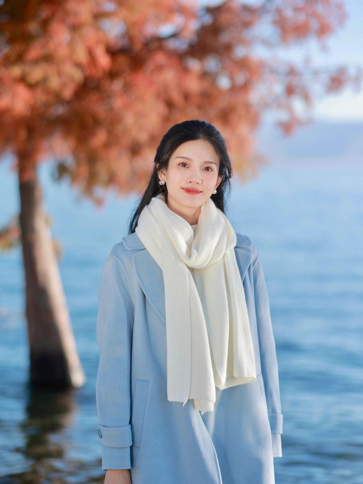 拒绝剪刀手，中年女士7个手部姿势，拍照优雅自然又好看