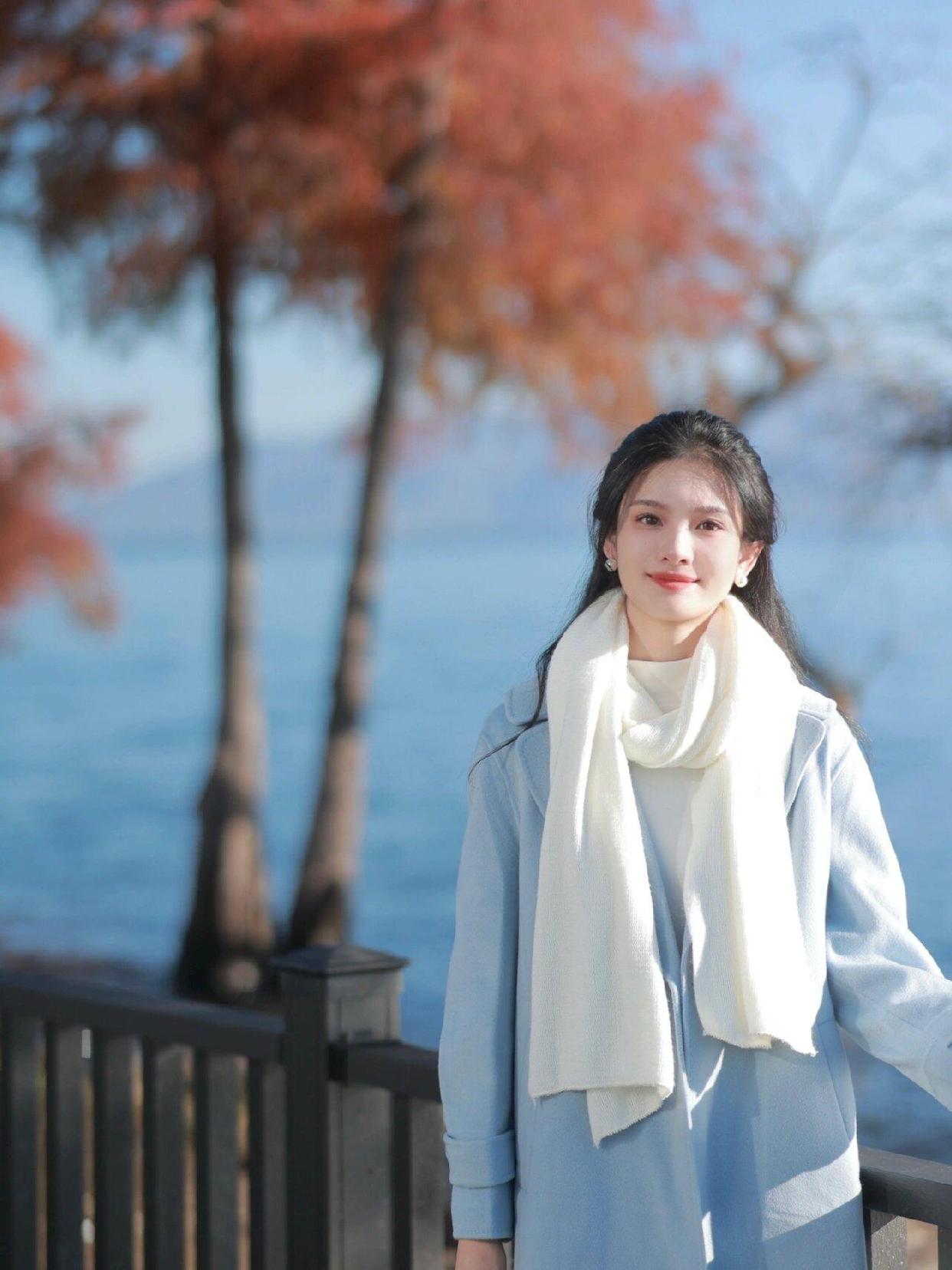 拒绝剪刀手，中年女士7个手部姿势，拍照优雅自然又好看