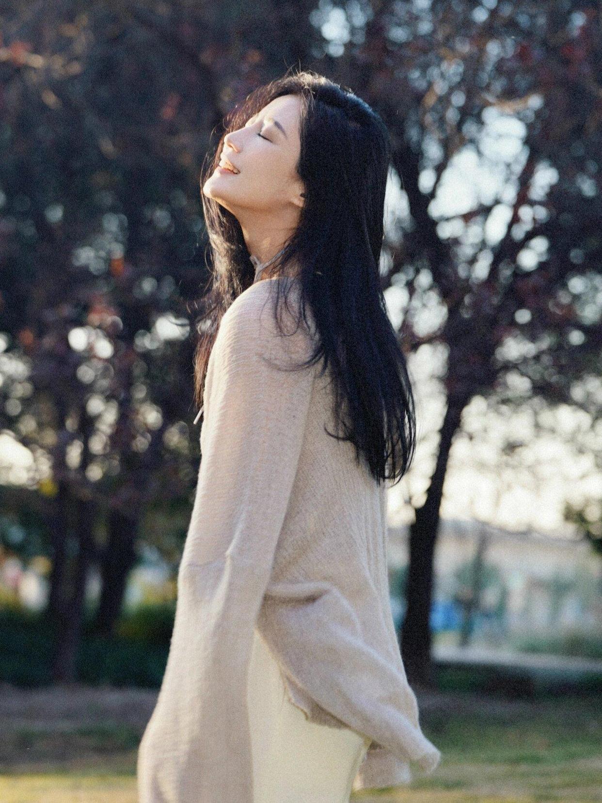 怎么拍照自然，姿势这样摆，照片这样拍，好看又出圈