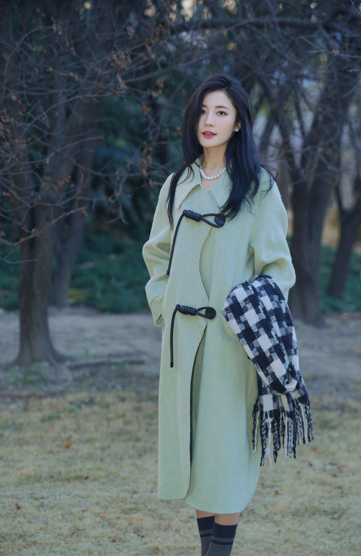 怎么拍照自然，姿势这样摆，照片这样拍，好看又出圈