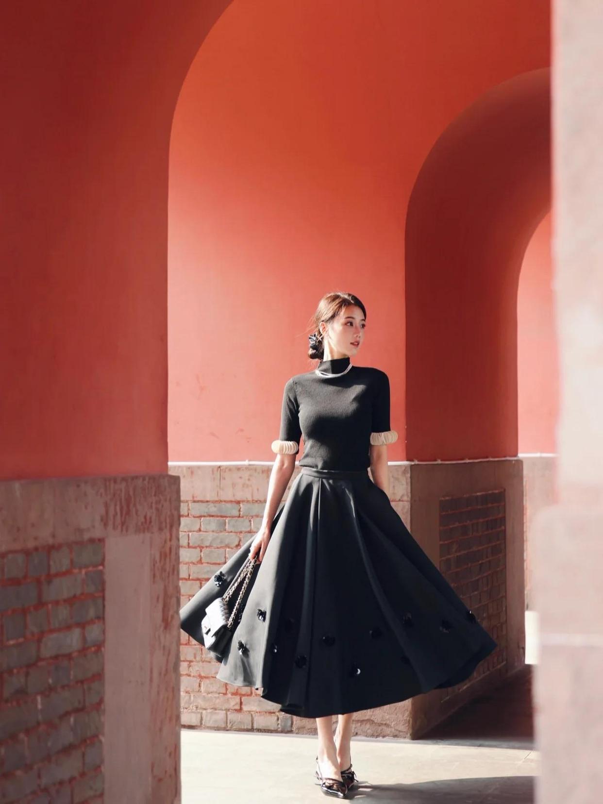 绿瓦红墙处如何拍人像？8个技巧学起来，拍照端正大方很有气质