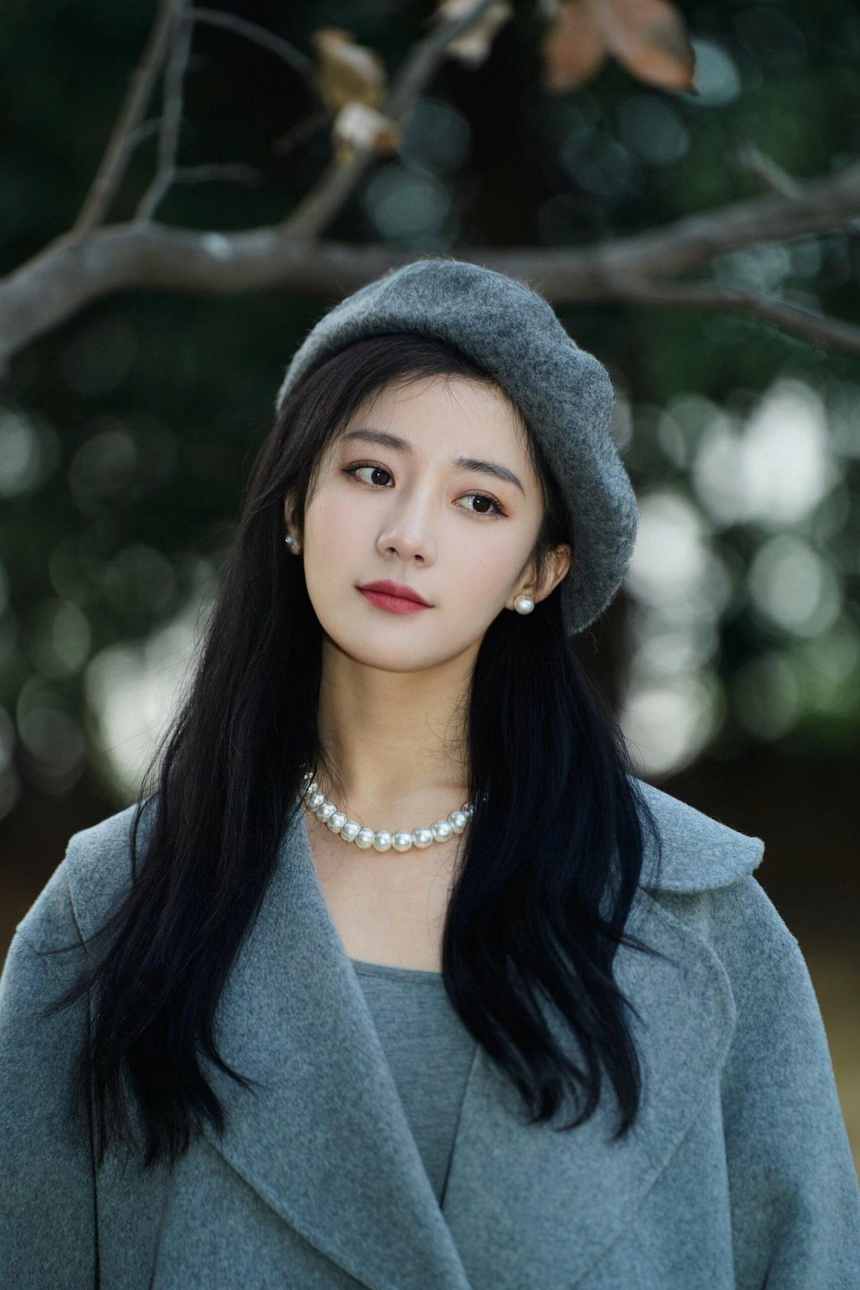 怎么拍照自然，姿势这样摆，照片这样拍，好看又出圈